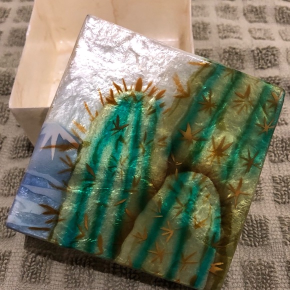 NWOT Small trinket box - Picture 3 of 4